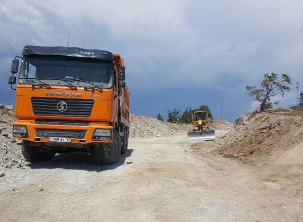 На побережье Бухтарминского водохранилища продолжается строительство новой дороги