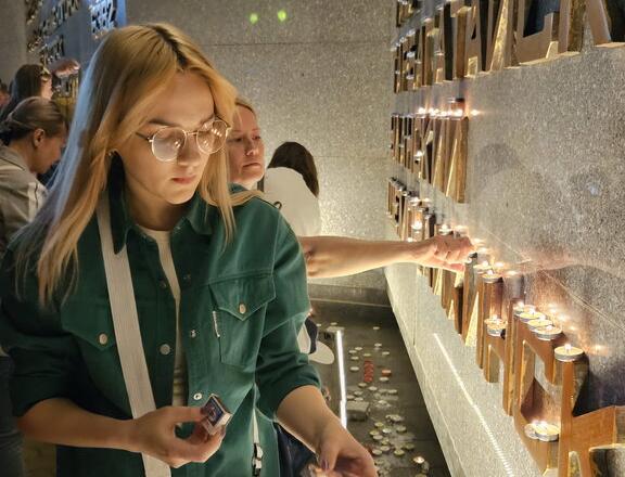 В Усть-Каменогорске зажгли свечи в память погибших в Великой Отечественной войне