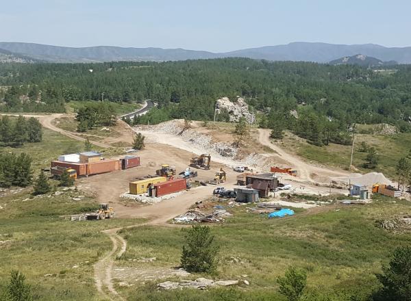 На побережье Бухтарминского водохранилища продолжается строительство новой дороги