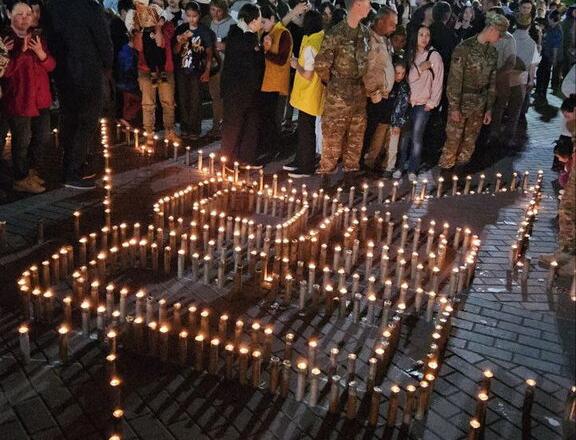 В Усть-Каменогорске зажгли свечи в память погибших в Великой Отечественной войне