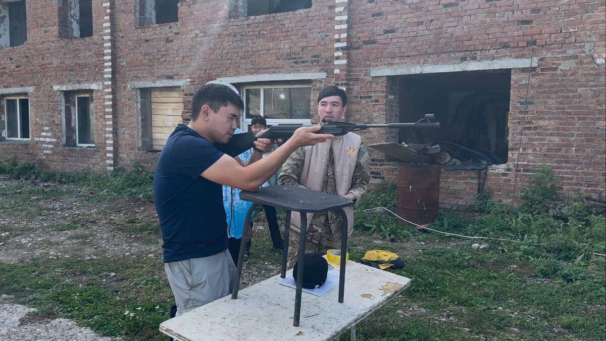 Районный конкурс «Жігіт Султаны — 2025» состоялся в поселке Прибрежный