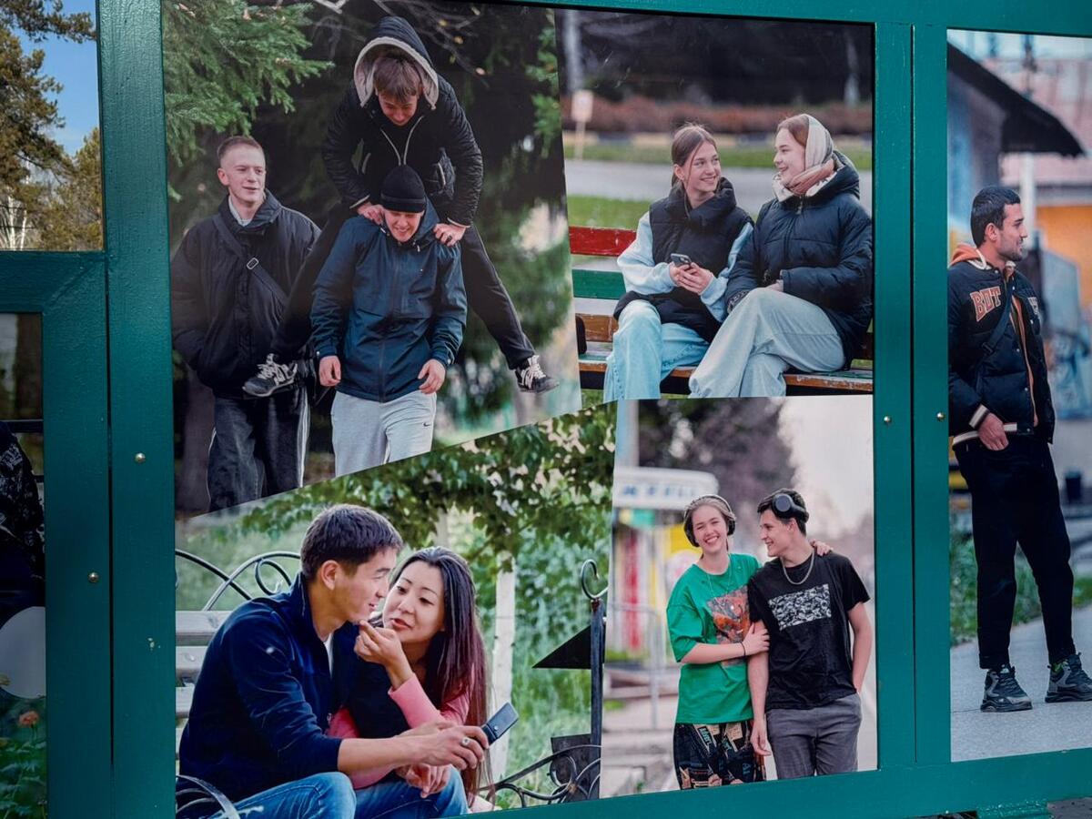 В городе Алтае завершили создание уличной фотогалереи, посвящённой людям города