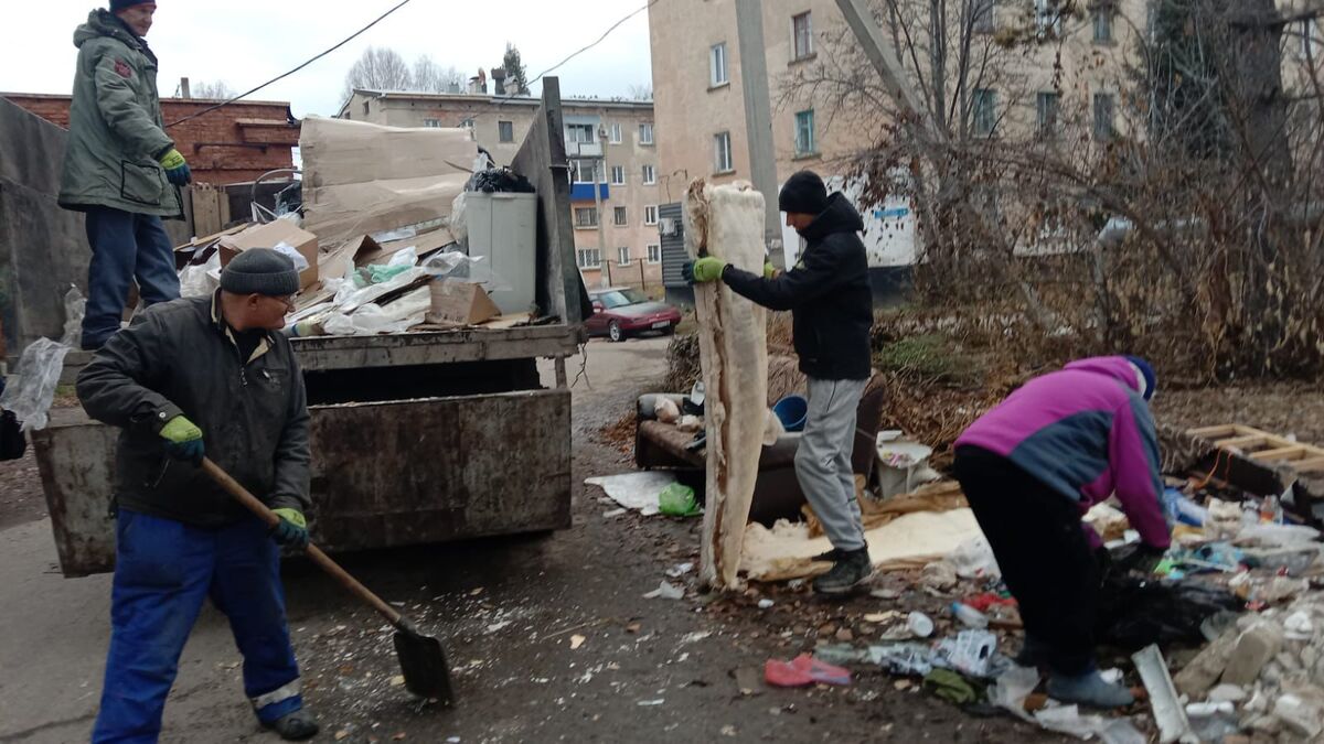 В городе Алтае продолжают обустраивать площадки для сбора твёрдых бытовых отходов