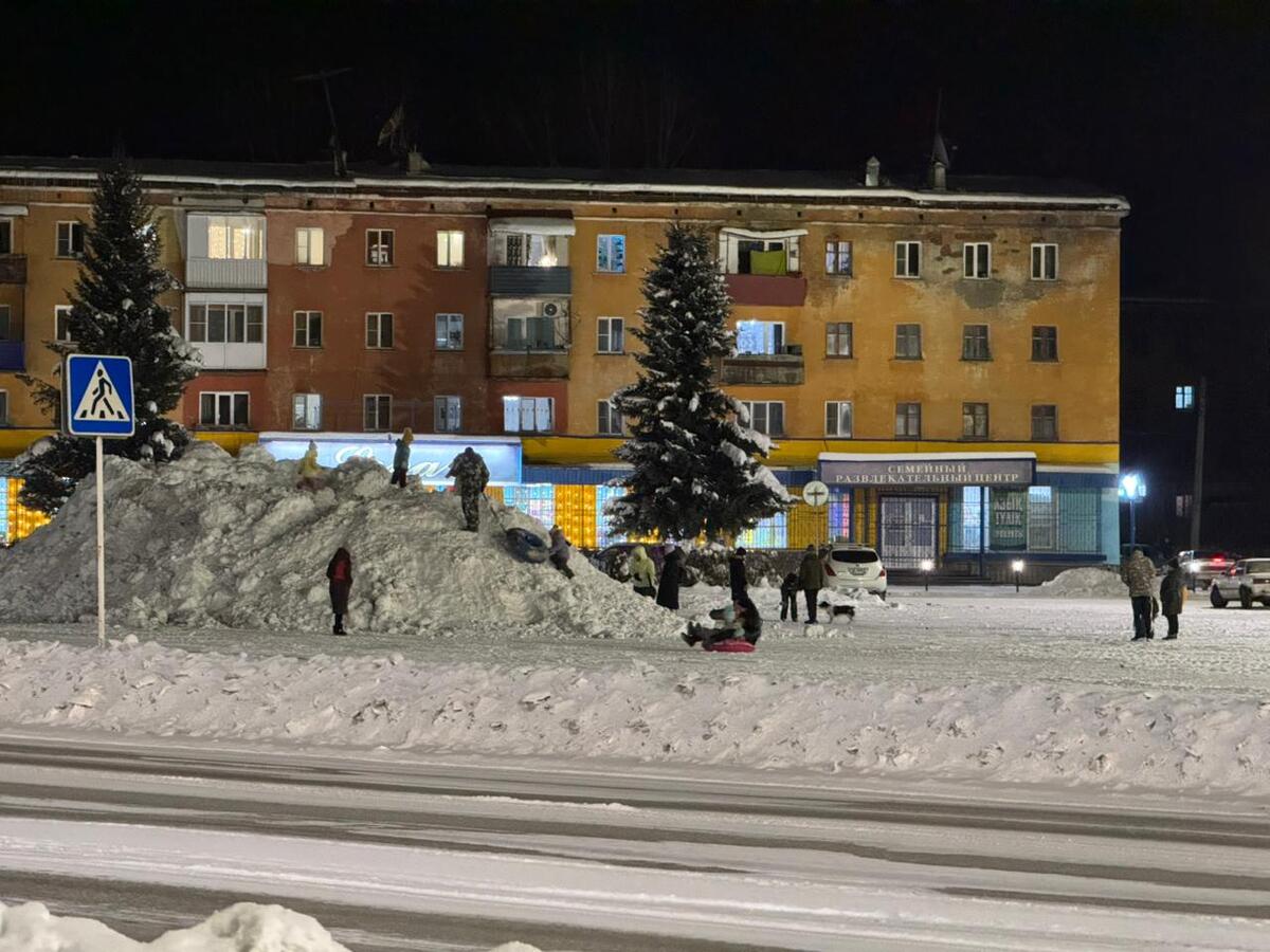 Скоро на главной площади города Алтая будет установлена новая искусственная ель