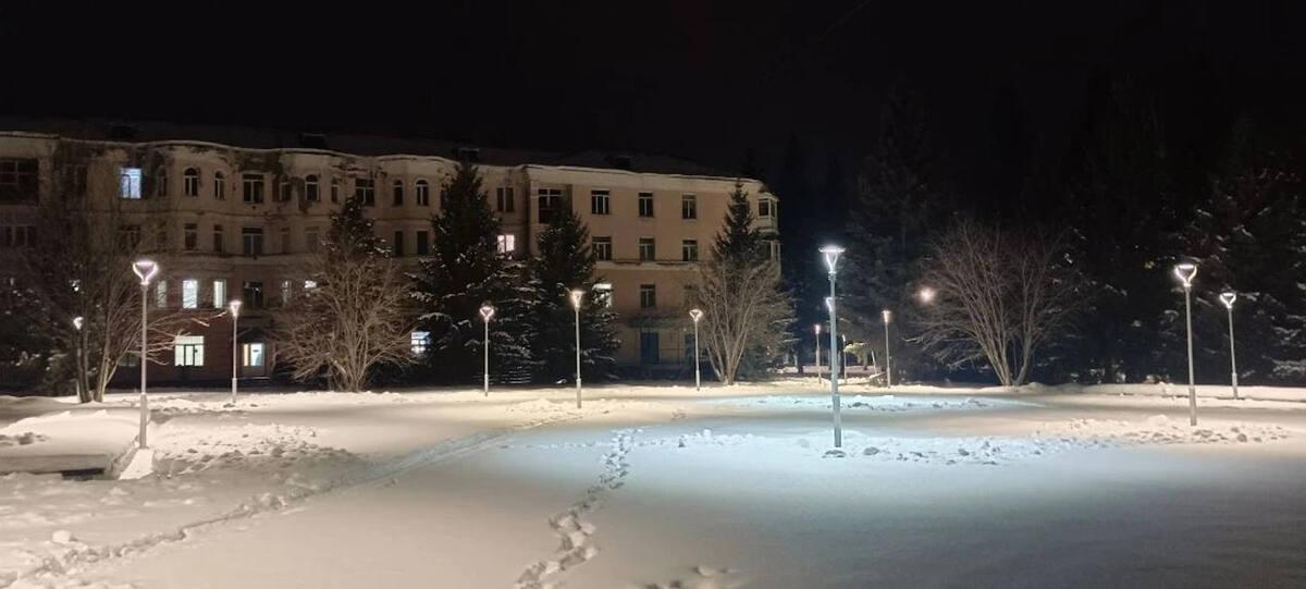 В сквере Тайшибаева в Риддере несколько новых фонарей уже не горят