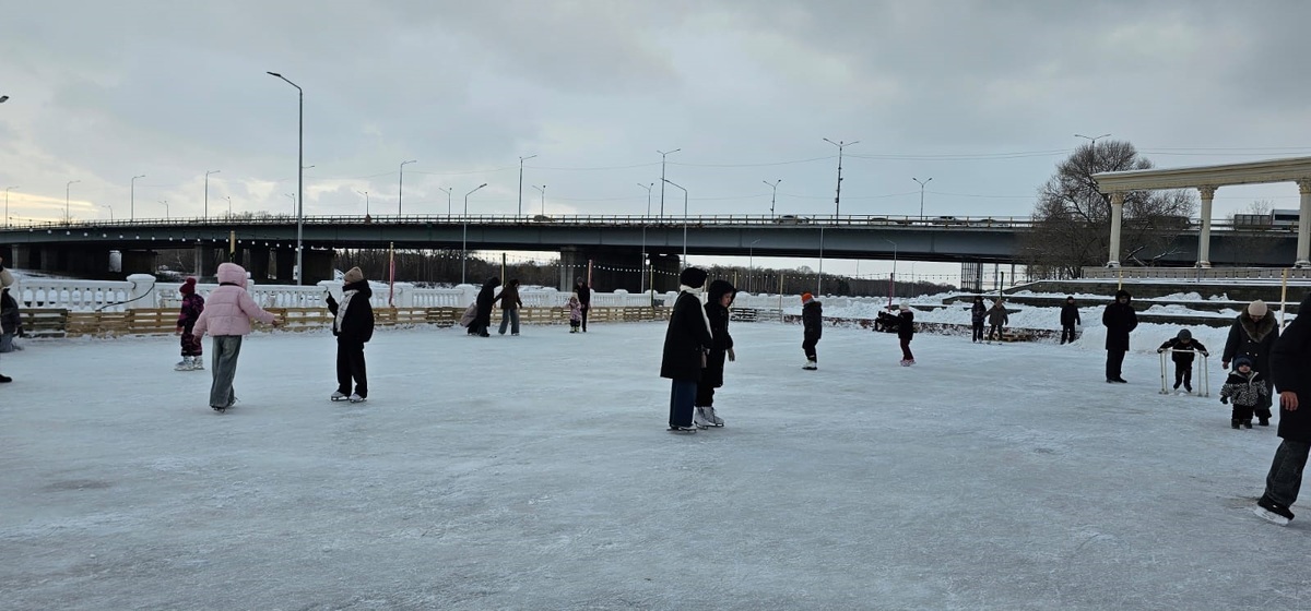 Где в Усть-Каменогорске можно покататься на коньках и стьюбах?