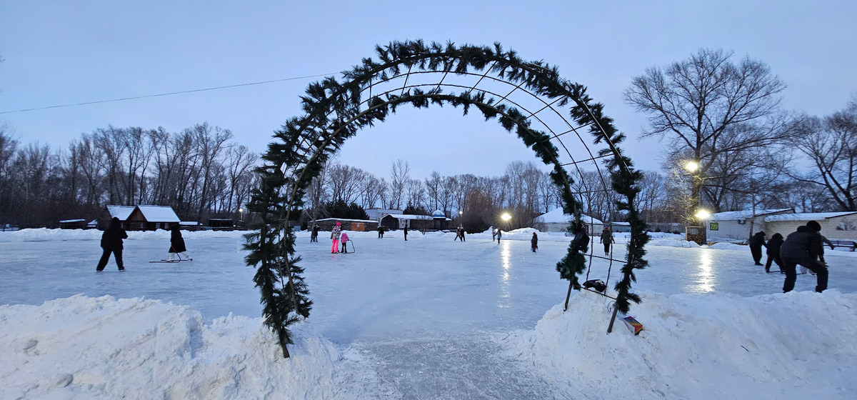 Где в Усть-Каменогорске можно покататься на коньках и стьюбах?