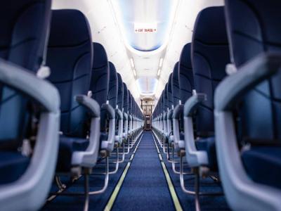 Пассажир открыл аварийный выход в самолёте: рассмотрен иск на 23 миллиона | Казахстан Noks.kz