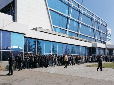 В Усть-Каменогорске начались предхоккейные баталии в кассах Дворца спорта | Я - очевидец! Noks.kz