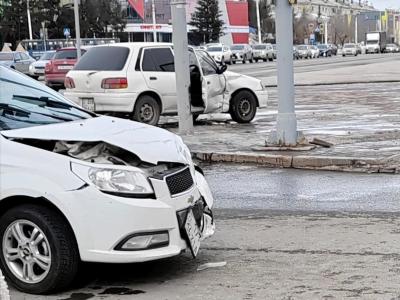 В Усть-Каменогорске столкнулись два легковых автомобиля | Происшествия Noks.kz