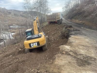 Обвал на Бухтарминской трассе: движение по-прежнему запрещено | ВКО Noks.kz