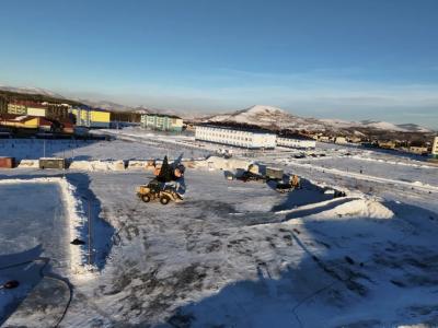 В Пятом микрорайоне Риддера сделали новогодний городок с катком и елкой | Риддер Noks.kz