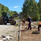 Проливные дожди помешали закончить тротуар к новой школе в Риддере