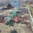 В одном из поселков района Алтай сельчане жалуются на разгромленные детские площадки