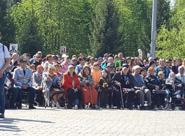 В Усть-Каменогорске у мемориала Славы состоялось возложение венков