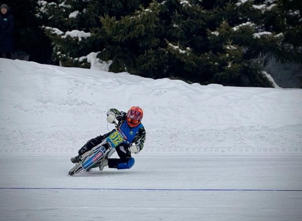 В городе Алтае впервые за три десятилетия вновь прошли настоящие мотогонки