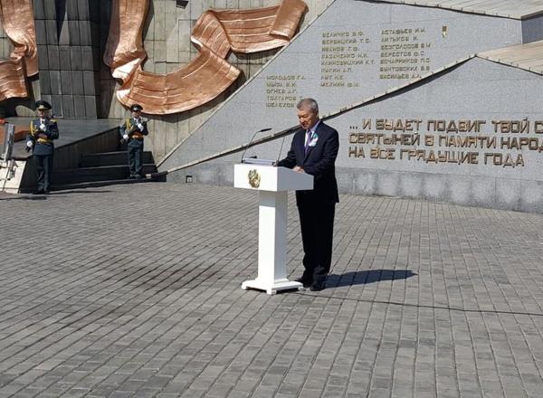 В Усть-Каменогорске у мемориала Славы состоялось возложение венков