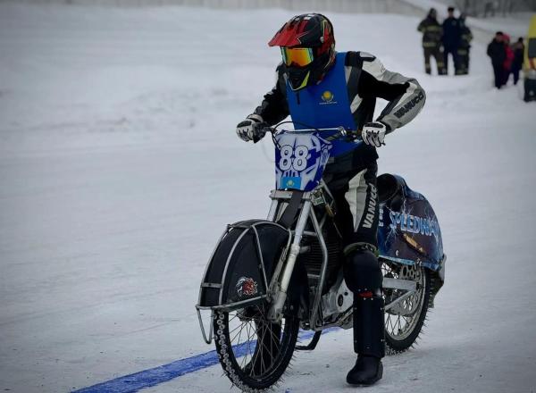 В городе Алтае впервые за три десятилетия вновь прошли настоящие мотогонки