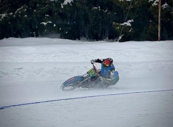 В городе Алтае впервые за три десятилетия вновь прошли настоящие мотогонки