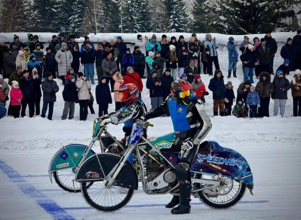 В городе Алтае впервые за три десятилетия вновь прошли настоящие мотогонки
