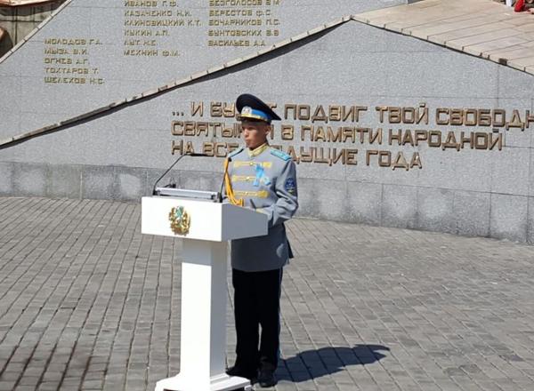 В Усть-Каменогорске у мемориала Славы состоялось возложение венков