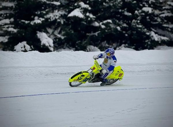В городе Алтае впервые за три десятилетия вновь прошли настоящие мотогонки
