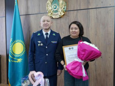 Жительница Усть-Каменогорска спасла пенсионерку от мошенников | Усть-Каменогорск Noks.kz