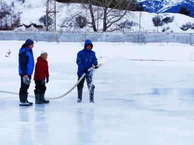 В Риддере готовят ледяную арену для зимних видов спорта | Риддер Noks.kz