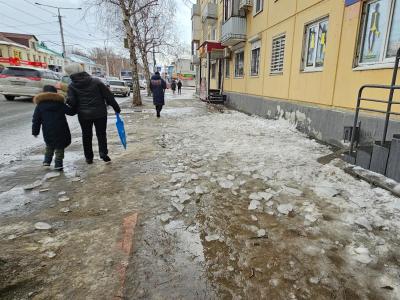 В Усть-Каменогорске опасно ходить по некоторым тротуарам  | Я - очевидец! Noks.kz