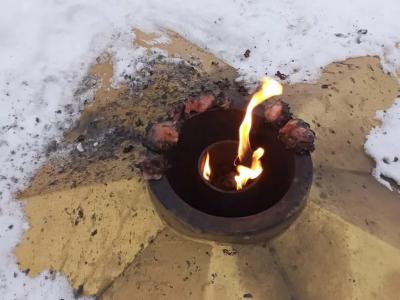 В Риддере на Вечном огне кто-то жарил курицу | Риддер Noks.kz