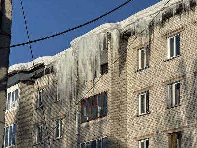 В городе Алтае напомнили о необходимости своевременной очистки крыш от снега и наледи | Город Noks.kz