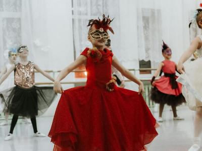 Куда отдать ребёнка, если он любит выступать публично? | Справочное бюро Noks.kz