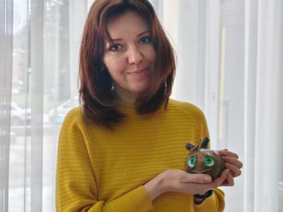 Жительница ВКО превращает полимерную глину в персонажей сказок | ВКО Noks.kz