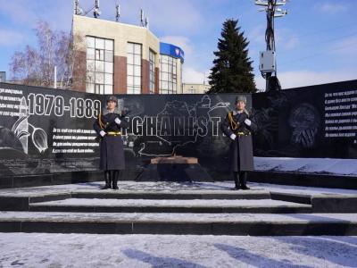 В Усть-Каменогорске возложили цветы к памятнику «афганцам» | Усть-Каменогорск Noks.kz