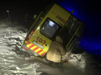 В ВКО автомобиль скорой помощи «слетел» с трассы | Происшествия Noks.kz