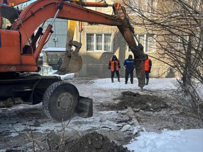 В Усть-Каменогорске продолжают устранять аварию на водопроводе  | Происшествия Noks.kz