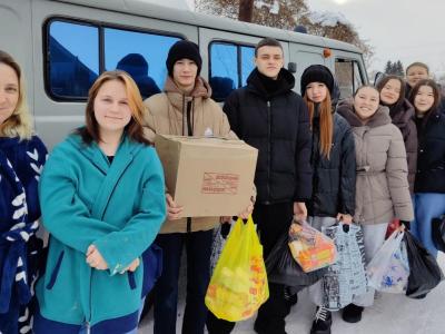 В Усть-Каменогорске студенты медколледжа взяли шефство над семьей, проживающей в дачном массиве | Усть-Каменогорск Noks.kz