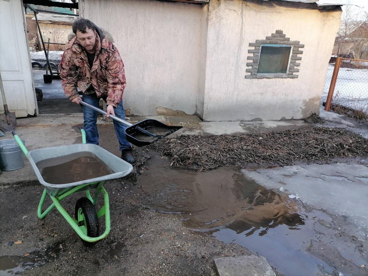 В Усть-Каменогорске первыми районами, которые подтопило, стали Ахмирово и  Нефтебаза - Усть-Каменогорск | Noks.kz