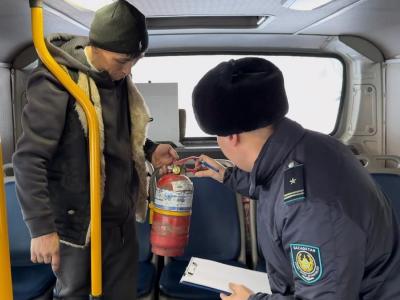 В ВКО полицейские проверяют автобусы | ВКО Noks.kz