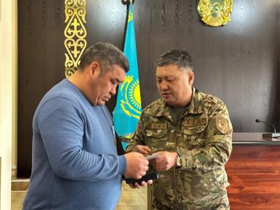 В ВКО учителя наградили медалью «Өртте көрсеткен қайсарлығы үшін» | ВКО Noks.kz