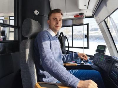 Водитель трамвая из Усть-Каменогорска нашёл своё призвание там, где другие видят просто работу | Усть-Каменогорск Noks.kz