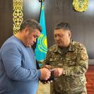 В районе Алтай учителя наградили медалью «Өртте көрсеткен қайсарлығы үшін»