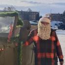 Риддерский Дед Мороз на ретро-автомобиле дарит людям праздник